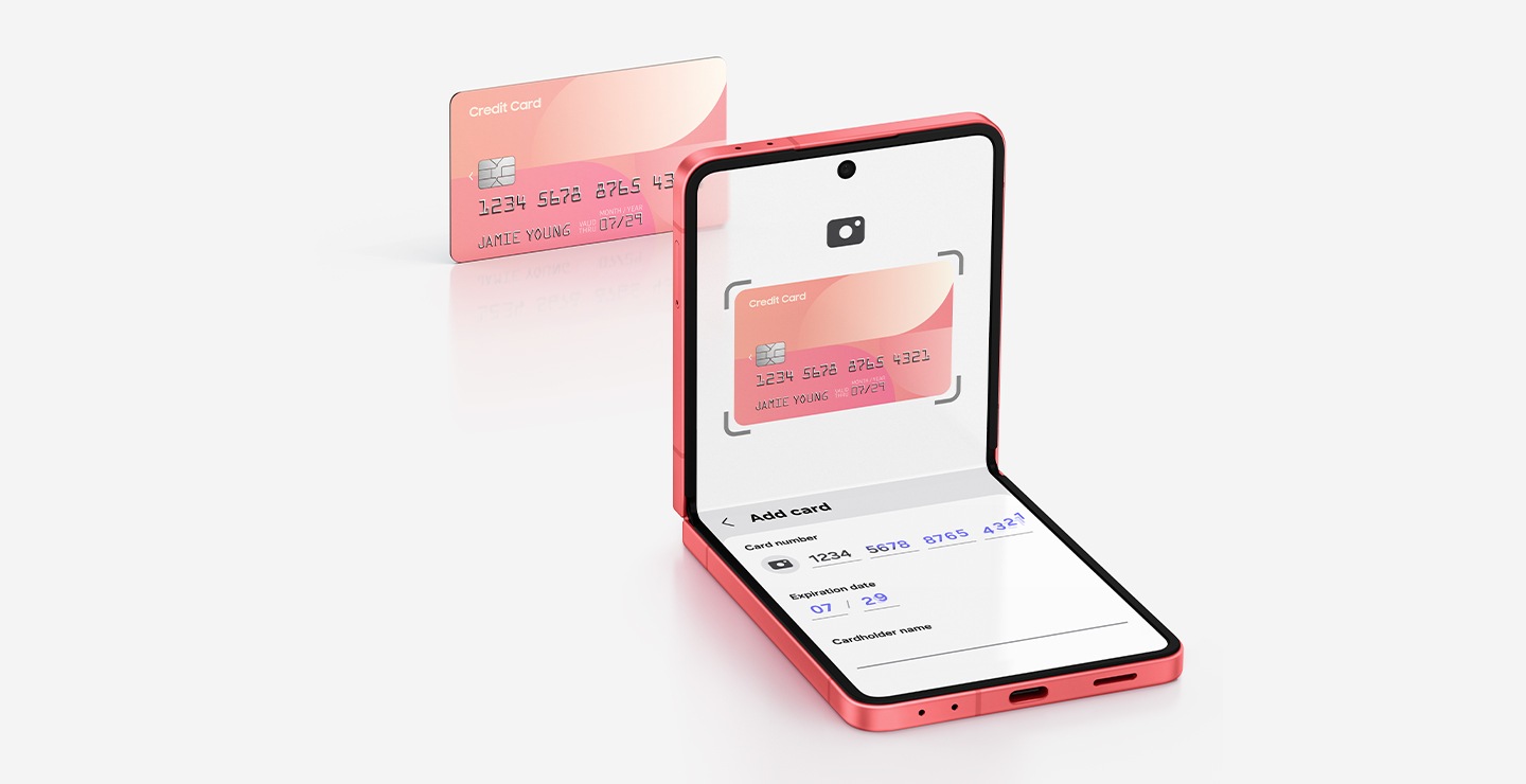Unas tarjetas de crédito bajan por un tobogán y aterrizan en Galaxy Flip5, que está plegado y queda sentado hacia arriba. En la pantalla externa de Galaxy Flip5 se ve una de las tarjetas de crédito.