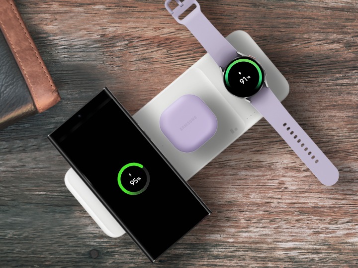 Chargement avec deux smartphones Galaxy
