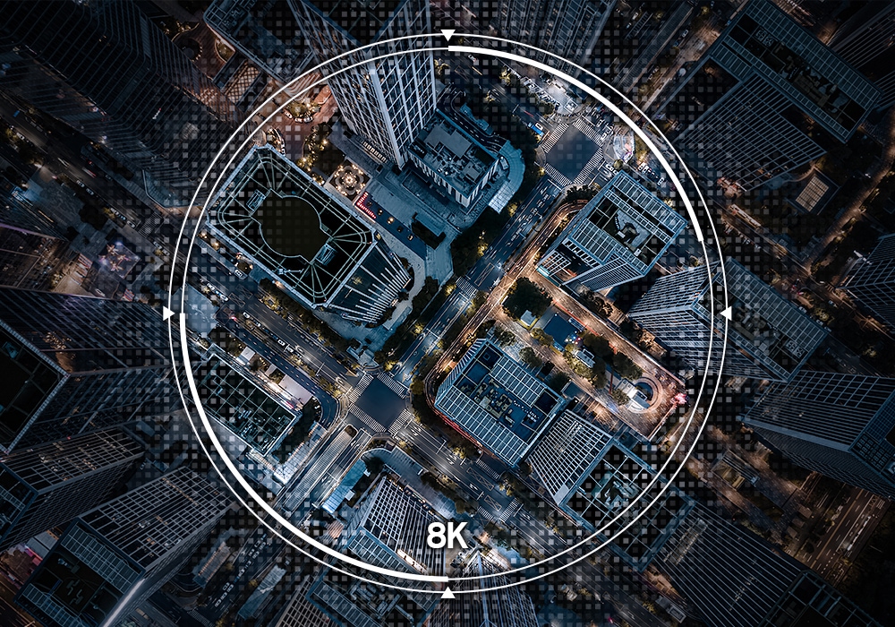 A imagem aérea de uma cidade é otimizada para resolução 8K, tornando-se incrivelmente nítida e detalhada.