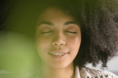 //images.samsung.com/is/image/samsung/p5/py/explore/productivity/life/10-minutes-to-mindfulness/01_woman-eyes-closed.jpg?$ORIGIN_JPG$