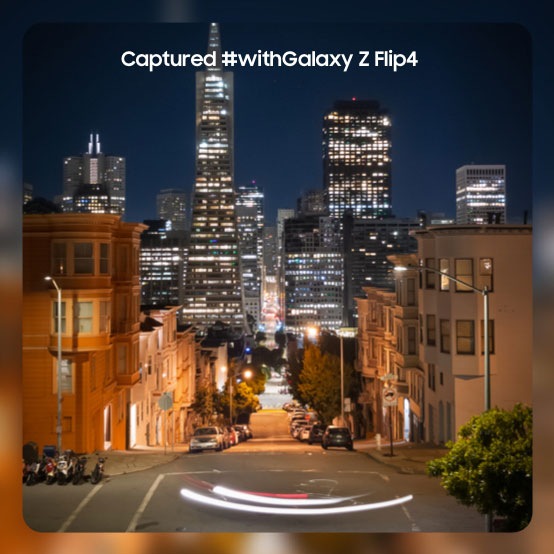 Фотография ночного города снятая на широкоугольную камеру Galaxy Z Flip4, 2-секундная длинная выдержка, ISO 50