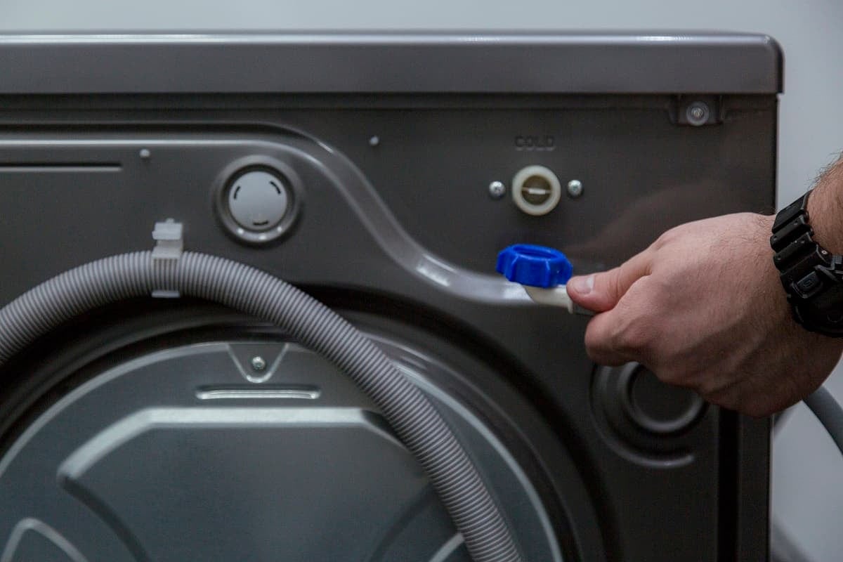 Как проверить напор воды в заливном шланге стиральной машины