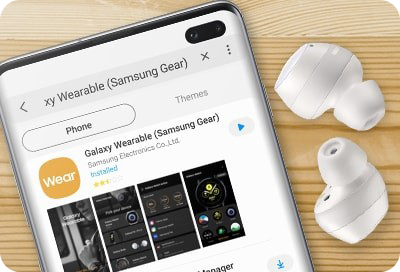 Смартфон Samsung Galaxy и наушники Samsung Galaxy Buds