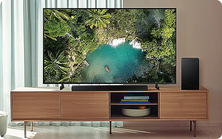 Pot înregistra un canal și viziona altul pe Samsung Smart TV?