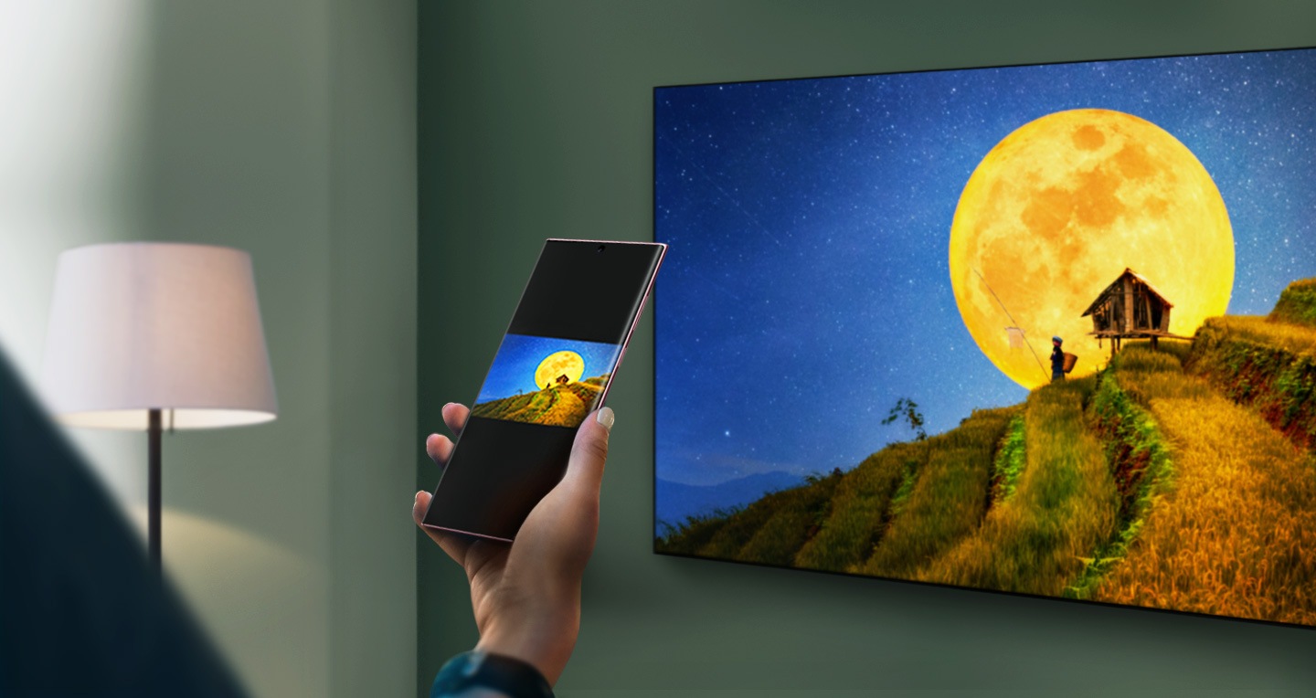 Как транслировать с телефона на телевизор - изображение на устройстве Galaxy зеркально отображается на телевизоре Samsung