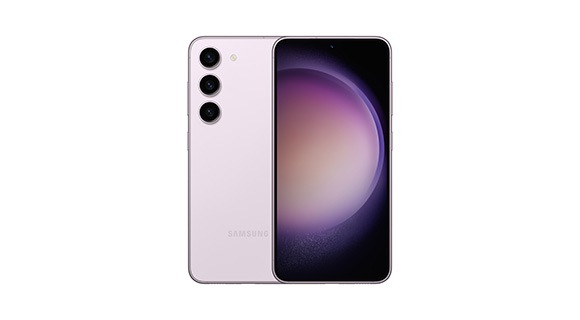 Два смартфона серии Galaxy S23 показаны рядом друг с другом: у одного из них задняя панель выполнена в цвете Phantom Violet, а у другого - главный экран.