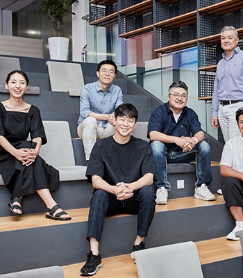 the comfortable form of the galaxy buds live