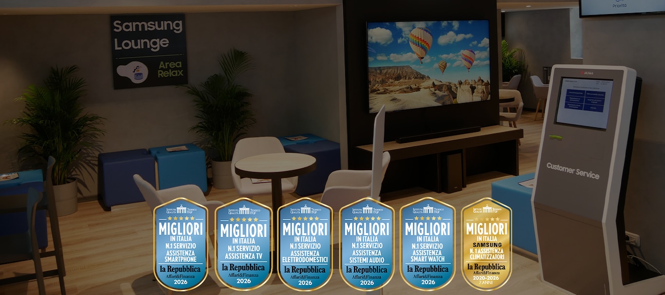 Immagine di una stanza con vari elementi decorativi come sedie, tavolie piante