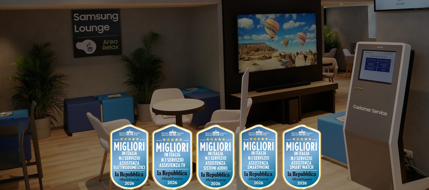 Immagine di una stanza con vari elementi decorativi come sedie, tavolie piante