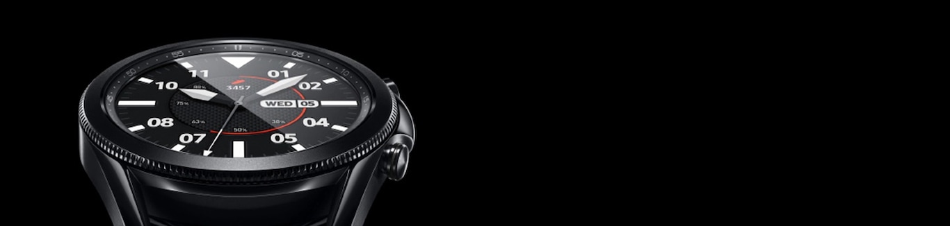 มุมมองระดับสายตาของ Galaxy Watch3 สีมิสติกแบล็กที่มีหน้าปัดนาฬิกาเป็น Sporty Classic