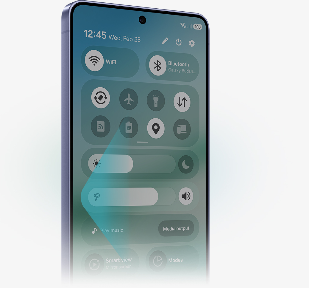 一部 Galaxy 智慧型手機開啟快速設定面板，畫面聚焦最新 One UI 8.5。突顯藍牙、音量和降噪功能。