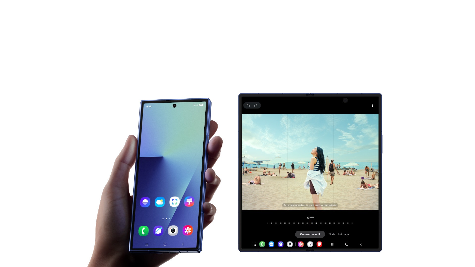 從封面螢幕看見一隻手握著摺疊狀態下的海影藍 Galaxy Z Fold7。在旁邊，另一部海影藍 Galaxy Z Fold7  露出內頁螢幕，螢幕顯示一名女性在海灘的照片。顯示 Photo Assist 的 Generative edit 與 Sketch to Image  功能選項。Generative edit ...