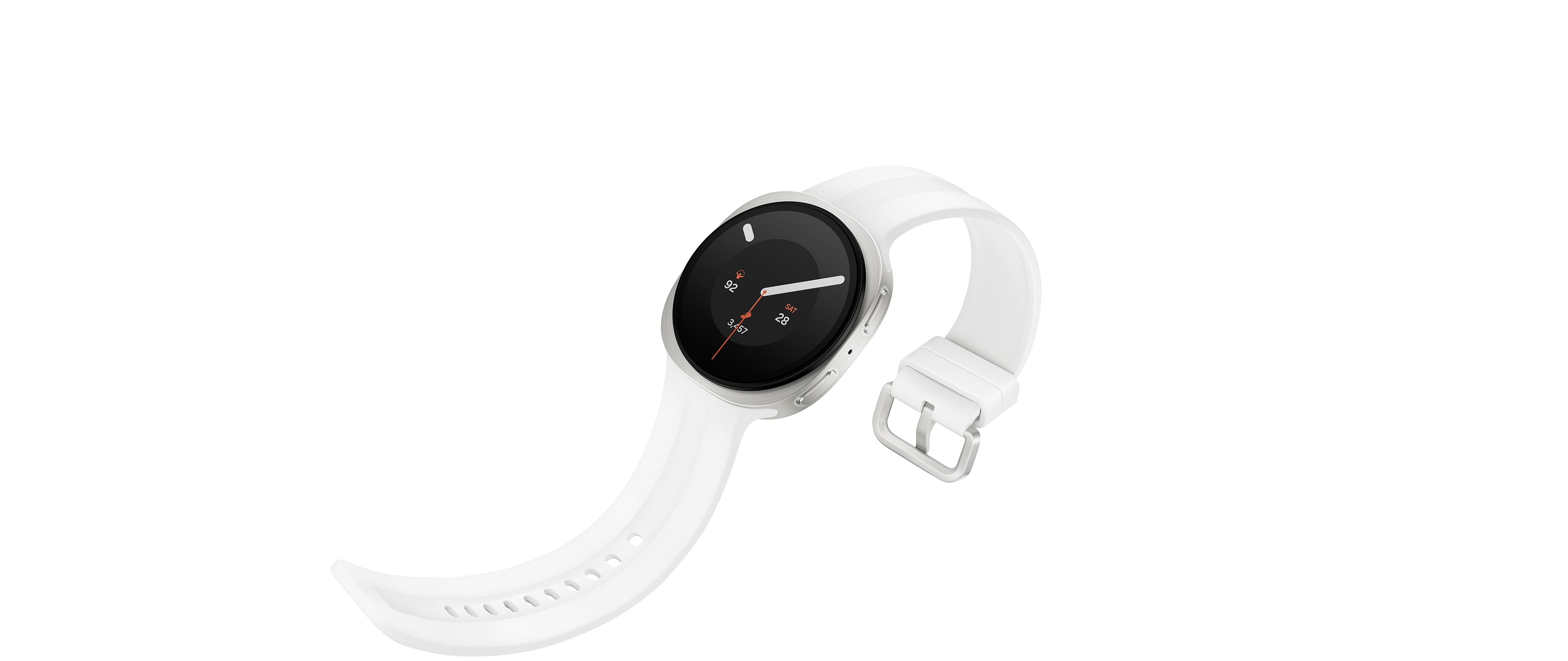 搭配奶霜白彈性運動錶帶的星光白 Galaxy Watch9，略朝左傾，錶帶未扣合，展示彈性運動錶帶輕薄柔軟的設計，為手腕帶來全天候舒適體驗。