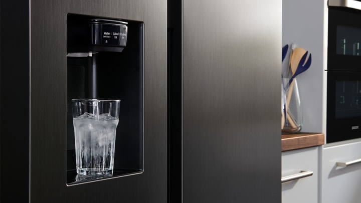 https://images.samsung.com/is/image/samsung/assets/uk/refrigerators/fridge-freezer-ice-dispensers/Features_april2_PlumbedWaterIce.png?$FB_TYPE_B_PNG$