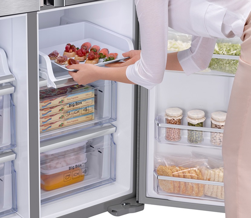 Samsung Family Hub™ Multidoor Fridge Freezer, 550L Samsung IE