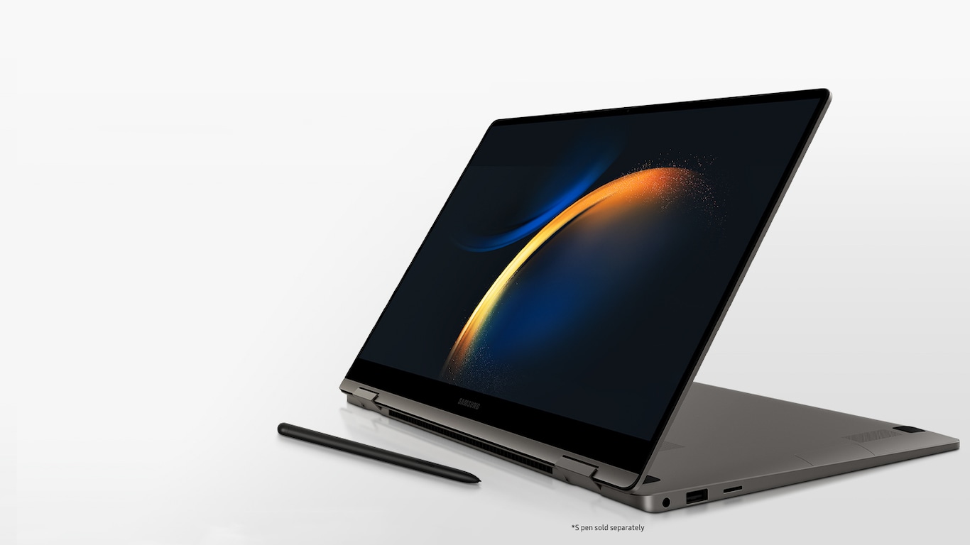 Galaxy Book3 360 графитового цвета слегка сложен назад, лицом влево, на фоне черных обоев… #1