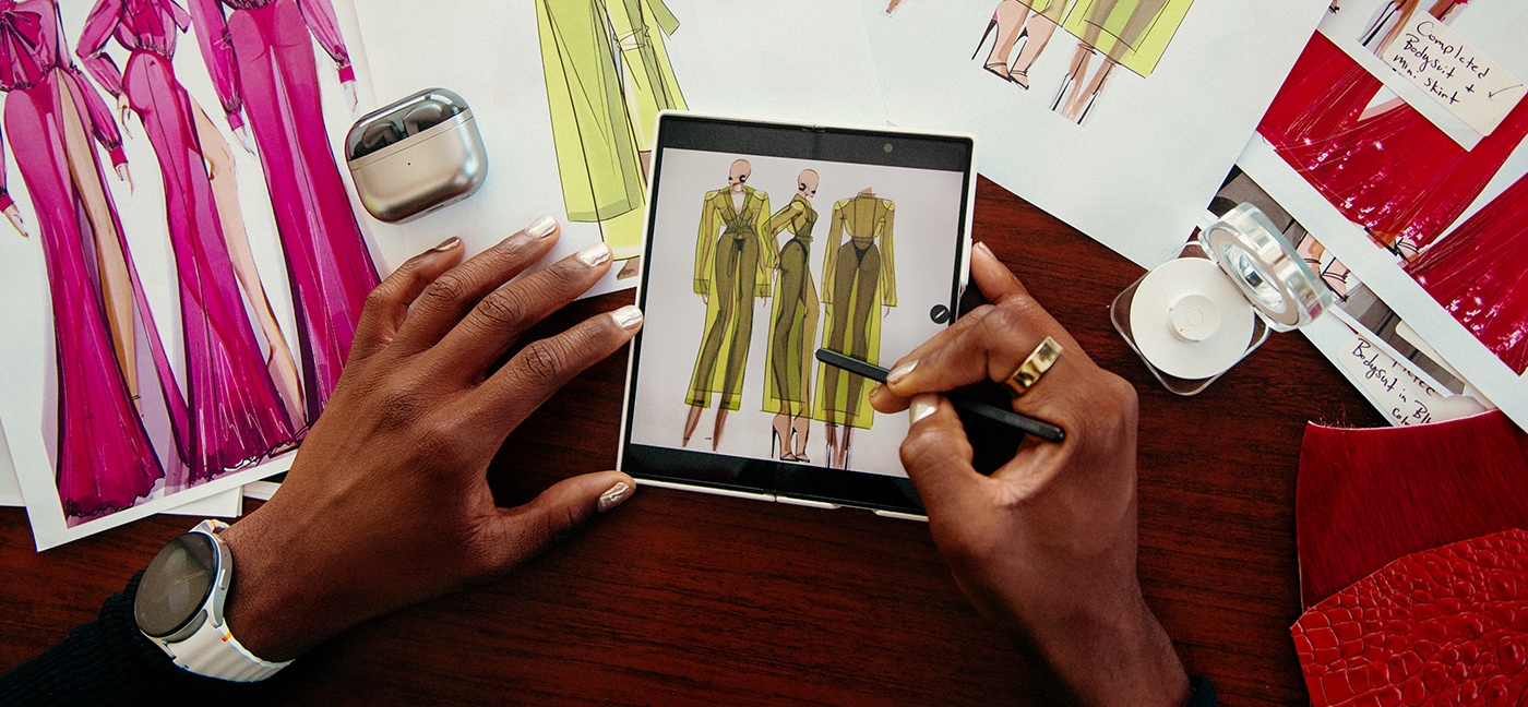 See how sleep impacts the creative process as fashion designer LaQuan Smith creates his first-ever sleepwear collection, Lucid Dreams, in partnership with Galaxy Ring.