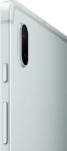 Máy tính bảng Galaxy Tab S7 FE với mặt sau ở một góc nghiêng để cho thấy các màu: Mint thời thượng