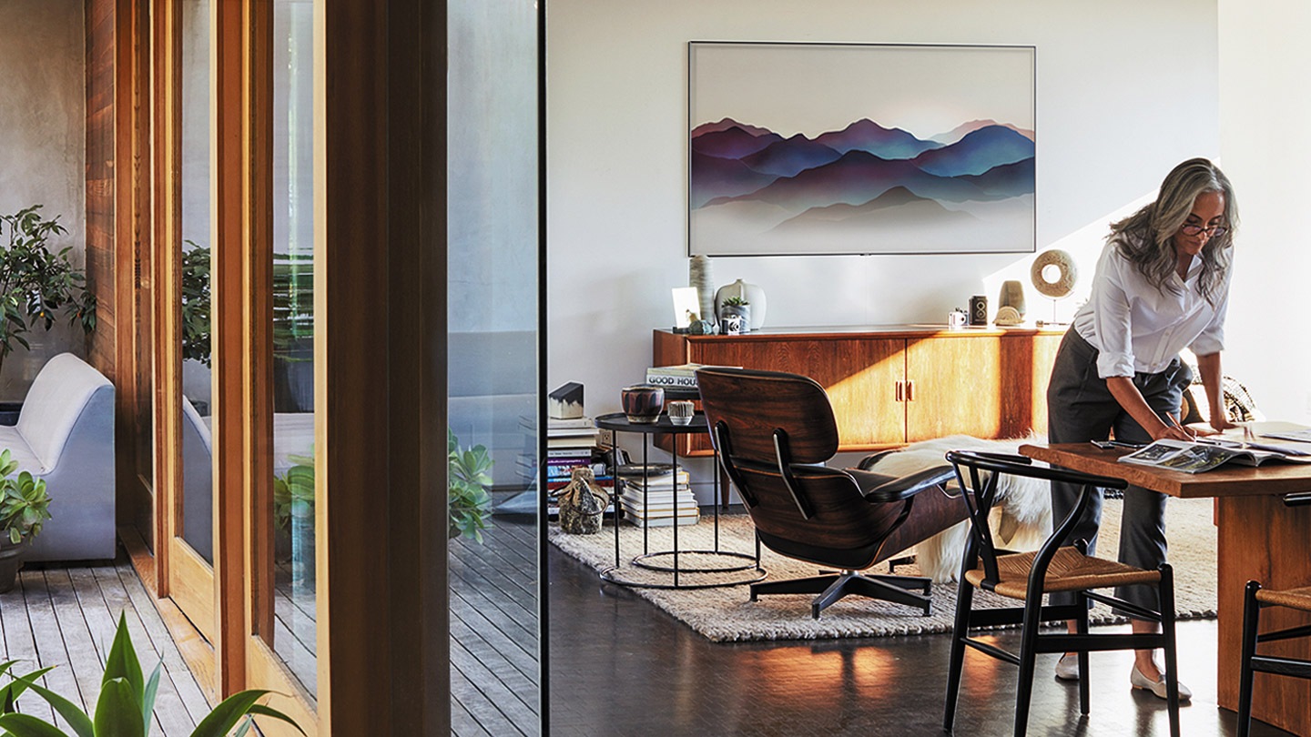 Screen image simulated.