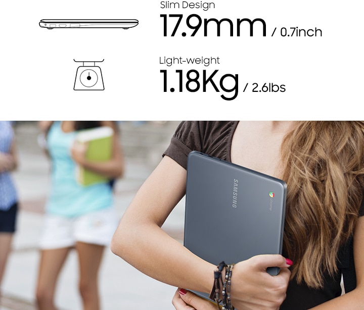 Imagem em close de uma mulher segurando o Samsung Chromebook cinza com as duas mãos e orientação na vertical.