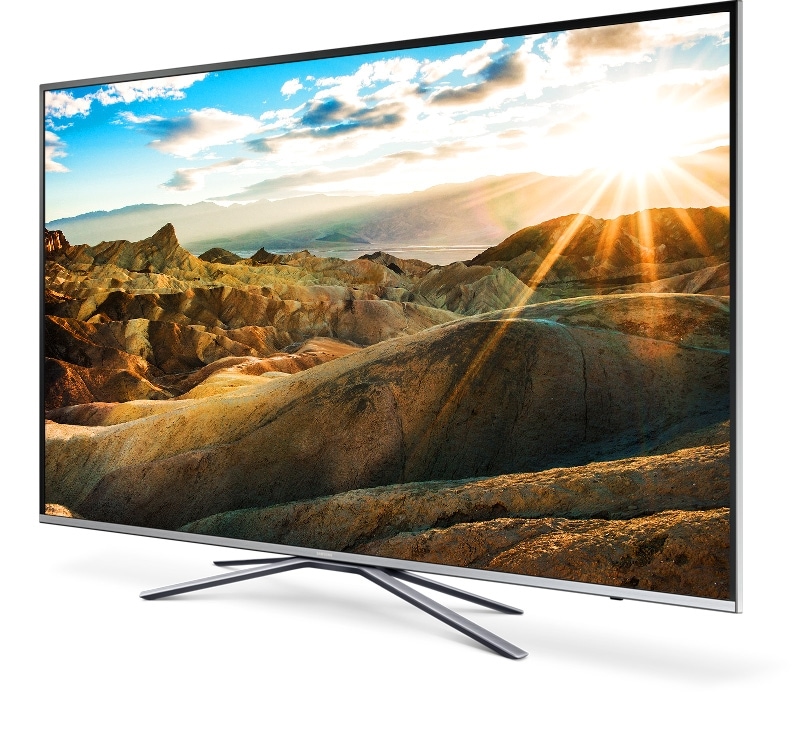 Rechtwinklige Ansicht eines Samsung uhd TVs mit leuchtender Landschaft im Bild