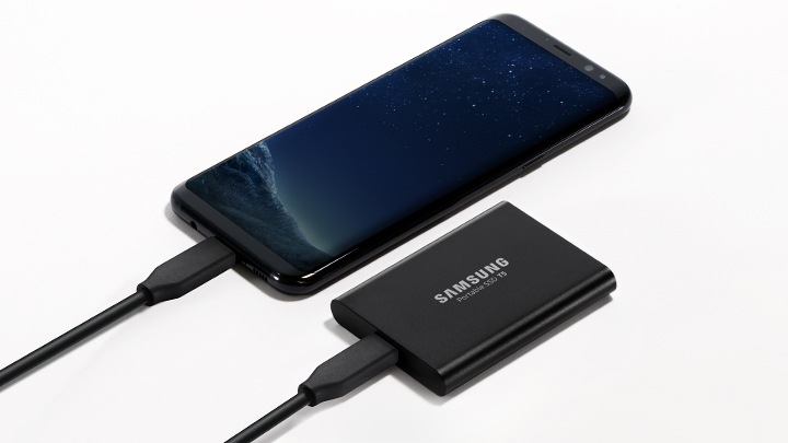 Ce SSD externe Samsung léger et facile à transporter est idéal