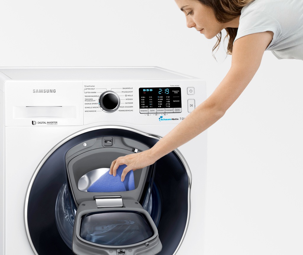 Загрузка стиральной машины кг. Стиральная машина Samsung ww80k5210vw. Samsung ADDWASH. ADDWASH ww4500t. Стиральная машина 45см Samsung ww60a4s00ce/LD.