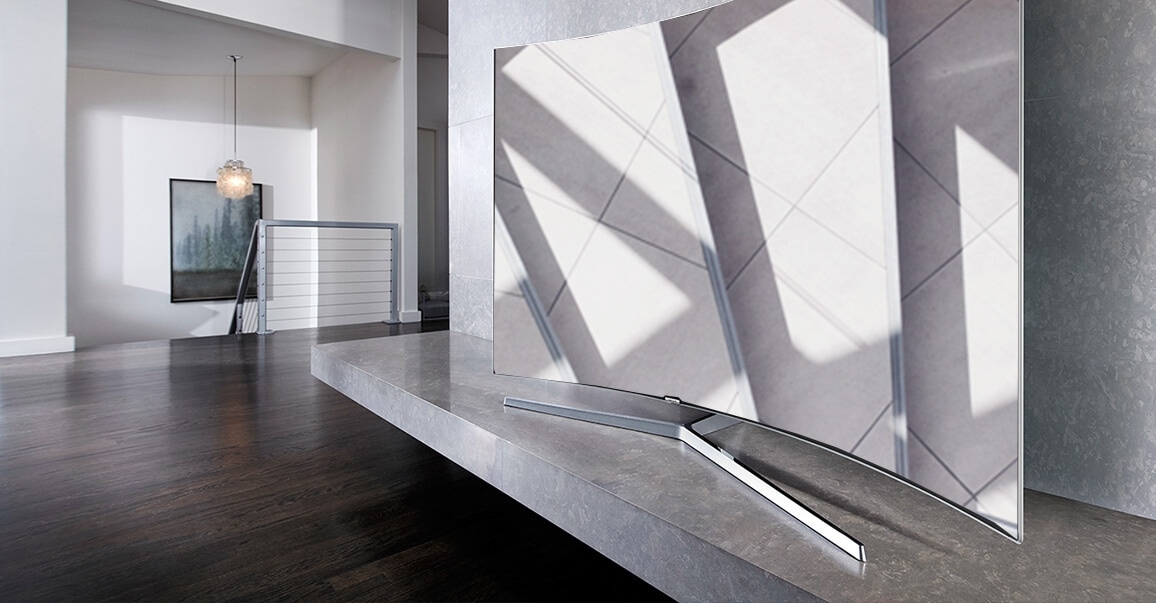 una imagen de perspectiva derecha del TV en una sala.