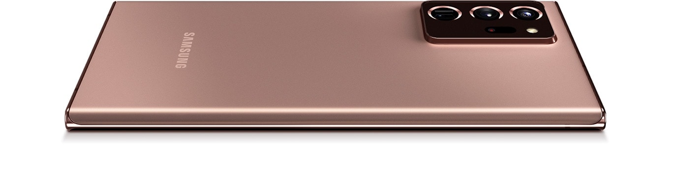 נרתיק Galaxy Buds Live ממוקם מעל Galaxy Note20 ומציג כיצד הוא יכול להשתמש ב-Wireless PowerShare כדי להיטען.