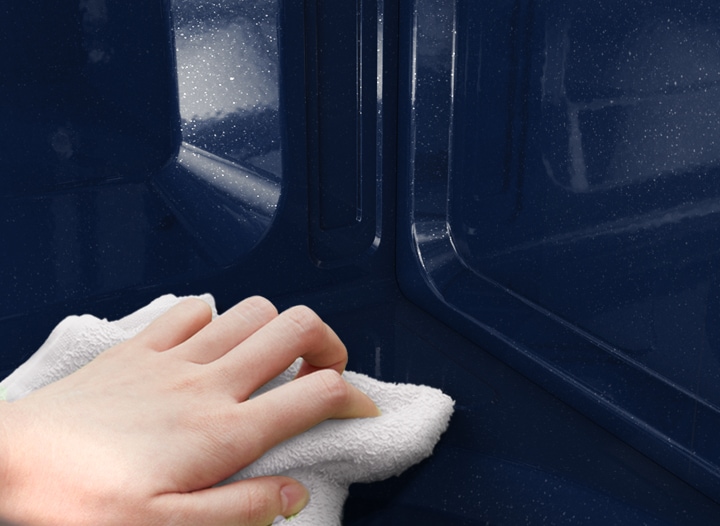 Interno del forno a microonde in ceramica