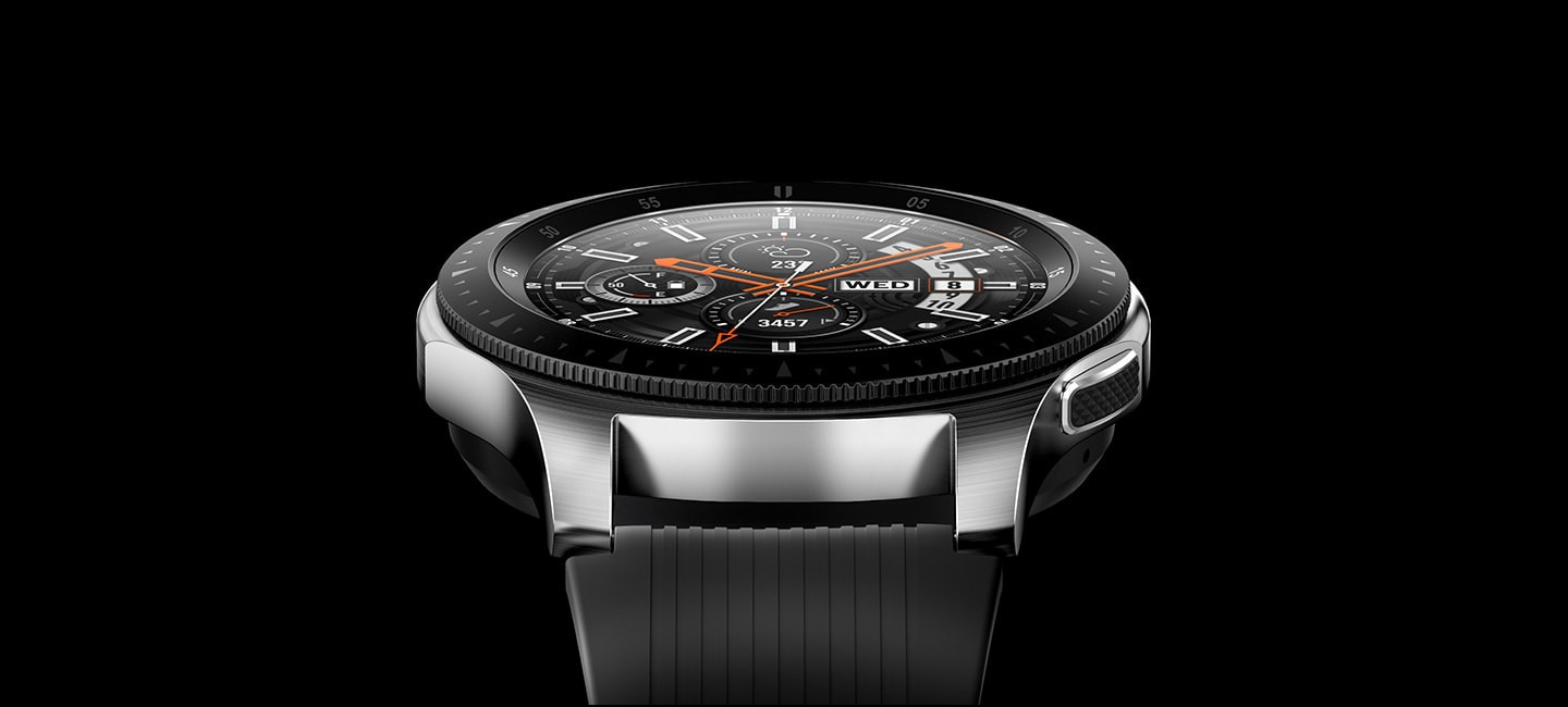 Stay connected longer. The features of a smartwatch and the natural feeling of an analog watch in a single package. Galaxy Watch links you to the world around you.