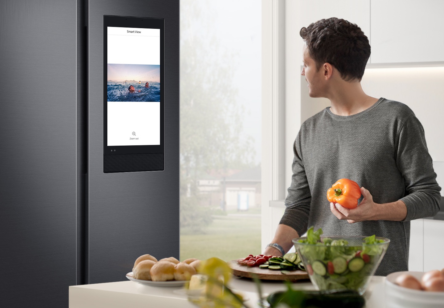 View Smart View dashboard on the Samsung Side by Side refrigerator with Family Hub & learn how to watch your phone or TV with this feature while keep cooking!