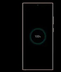 هاتف Galaxy Note20 كما يظهر من أعلى، حيث تعرض الشاشة علامة شحن البطارية 100%