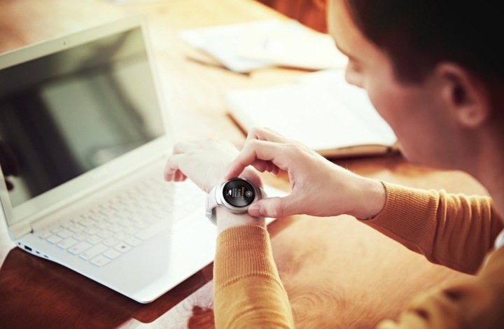 Samsung Gear S2 smartwatch, déjà disponib