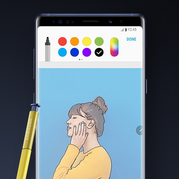 Dibujo de una mujer con el modo Dibujar en una imagen en la pantalla del Galaxy Note9 con un S Pen.