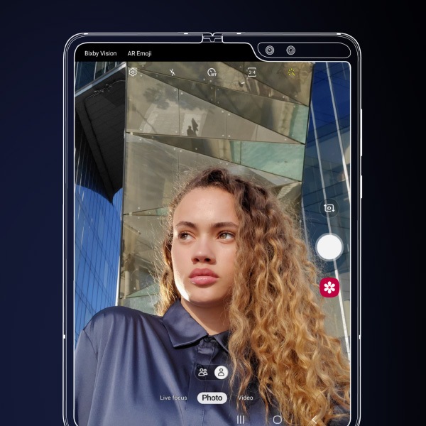 Aprende las diferentes maneras de tomar selfies con el Galaxy Fold.