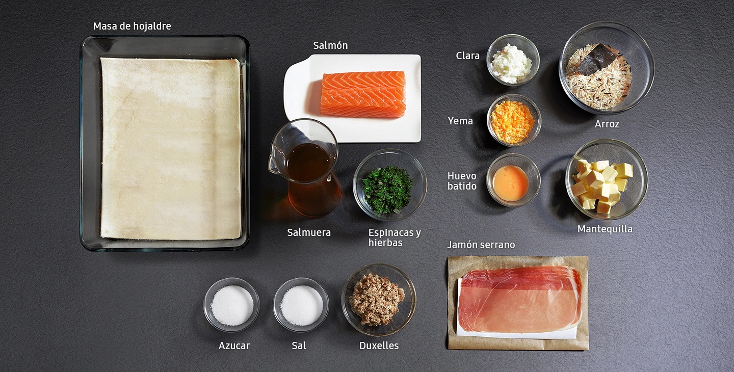 Ingredientes para hacer comida para reuniones, para la salmuera, el pastel y el pilaf.