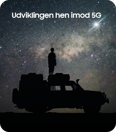 En person, der står oven på sin bil om natten, ses mod stjernehimlen. Teksten "Evolution to 5G" er overlejret hen over billedet.