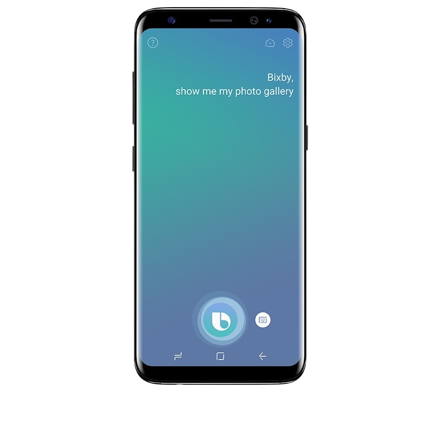 Imagen de usuario usando Bixby tocando en la pantalla de Galaxy S8