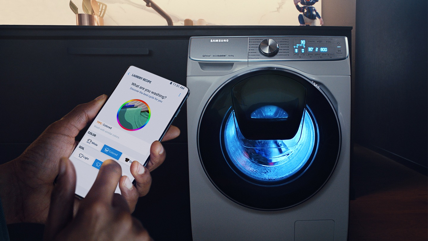 Tässä videossa näytetään, miten älykäs QuickDrive on Q rator -toimintojensa ansiosta. Sen avulla pesukonetta voi ohjata älypuhelimella, ja se suosittelee pesuohjelmia automaattisesti. 