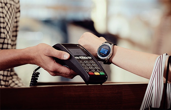 samsung gear s3 on woman's wrist