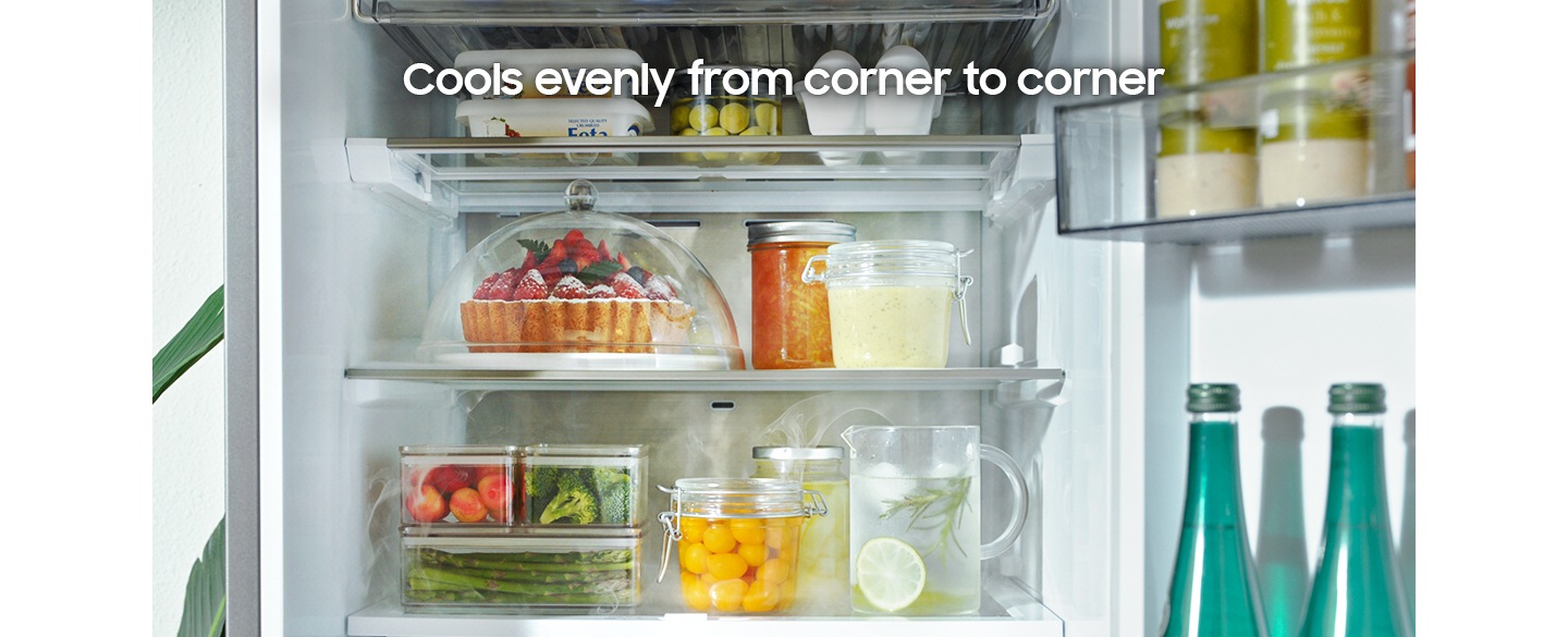 Το φαγητό παραμένει φρέσκο στο ψυγείο Samsung RB7300T με σύστημα ψύξης All Around Cooling που ψύχει ομοιόμορφα από γωνία σε γωνία. Έτσι, το ψυγείο Samsung διατηρεί μια σταθερή θερμοκρασία.