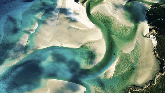 Sandbanks on the coast of Whitsunday Island, Queensland, Australia (20°15' S – 149°01' E)