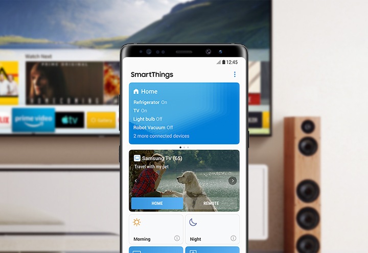 الصفحة الرئيسية لتطبيق SmartThings على هاتف محمول، يتم تمييز الزر الرئيسي على التلفزيون الموصل.