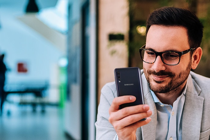 dwaas Gentleman vriendelijk Vruchtbaar Welke telefoon past bij jou? Vergelijk de Galaxy A40 met de Galaxy A50 |  Samsung Business Nederland