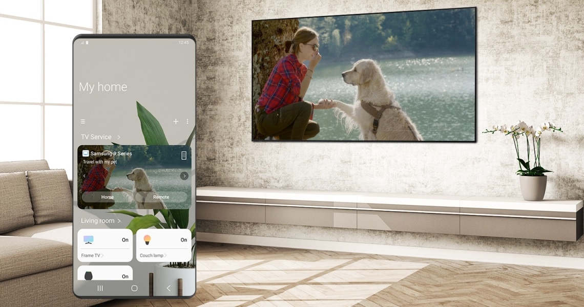 Een afbeelding van een Samsung telefoon en een QLED TV op de achtergrond. Via SmartThings wordt dezelfde afbeelding getoond op beide apparaten