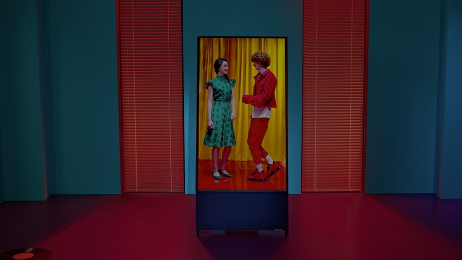 The Sero in portrait mode displaying a man and woman dancing.