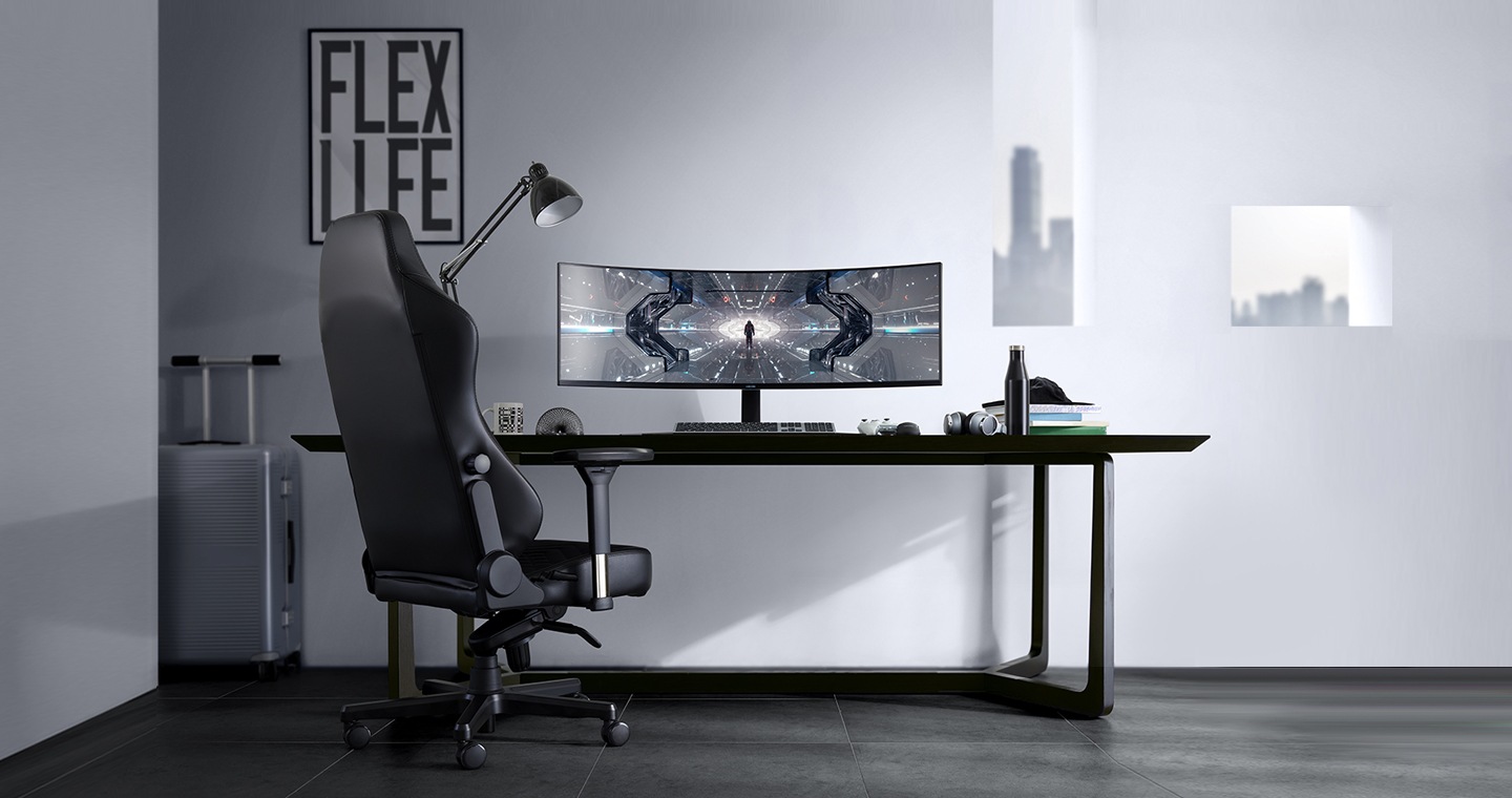 Zdjęcie ukazuje monitor Odyssey CTG9 z zakrzywionym ekranem  ustawiony na biurku, n którego zaawansowanym ekranie QLED wyświetlane są sceny z gry. Poznaj monitor dla graczy Samsung Odyssey G9