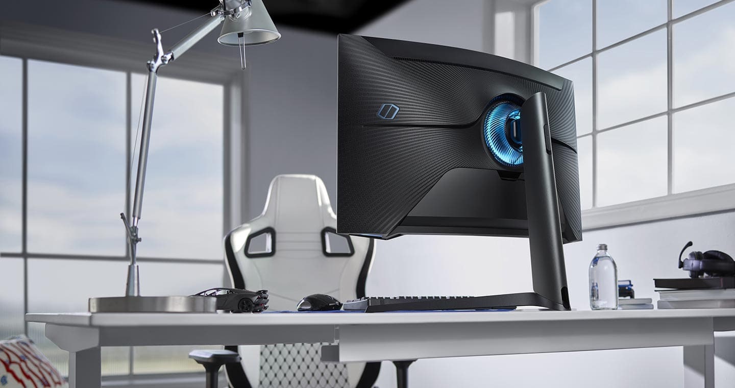 Widok z tyłu na zakrzywiony gamingowy monitor Odyssey G7 (CTG7) ustawiony na biurku - odkryj jego wyjątkowy design i zaawansowane możliwości.