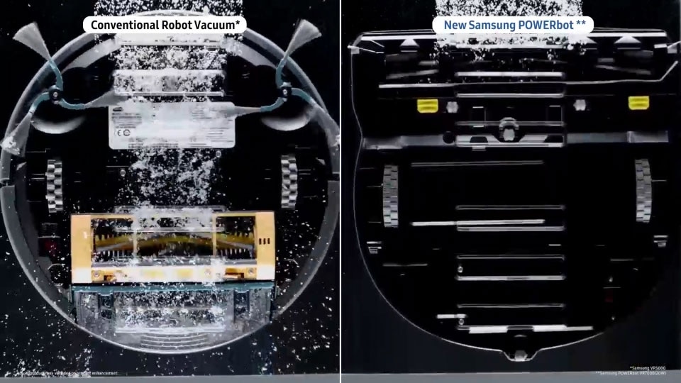 Изображение очистки щелей, на котором сравнивается производительность устройства POWERbot VR7000 и обычного пылесоса на чистом перфорированном полу, а также демонстрируется высокая производительность POWERbot VR7000.